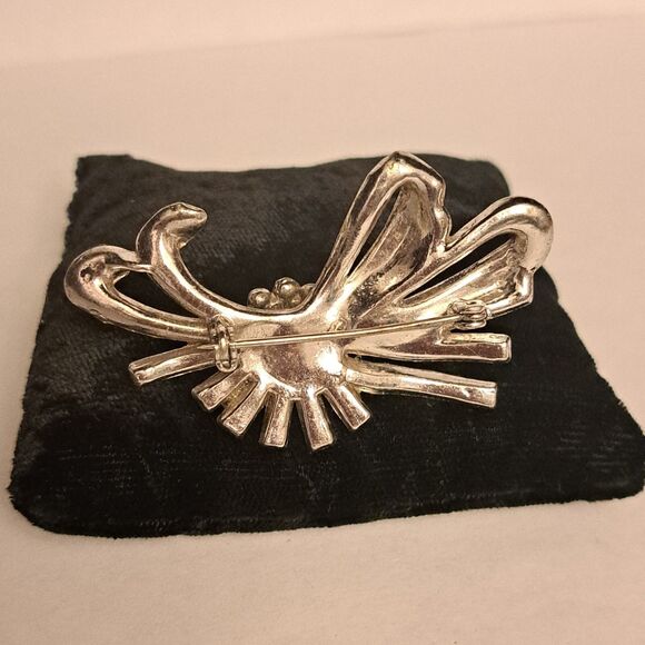 Vintage Brooch Bow Shape With Rhinestone Silver Tone Faux Pearl - Picture 6 of 6